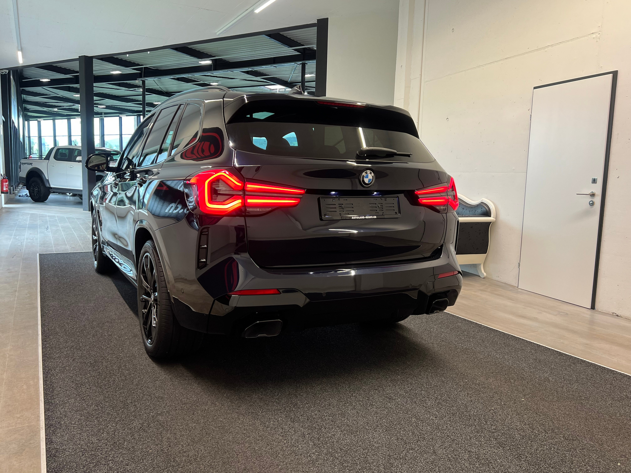 listing desktop thumbnail image 8