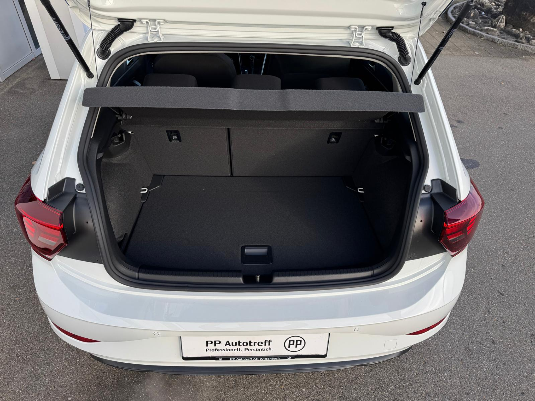 listing desktop thumbnail image 4