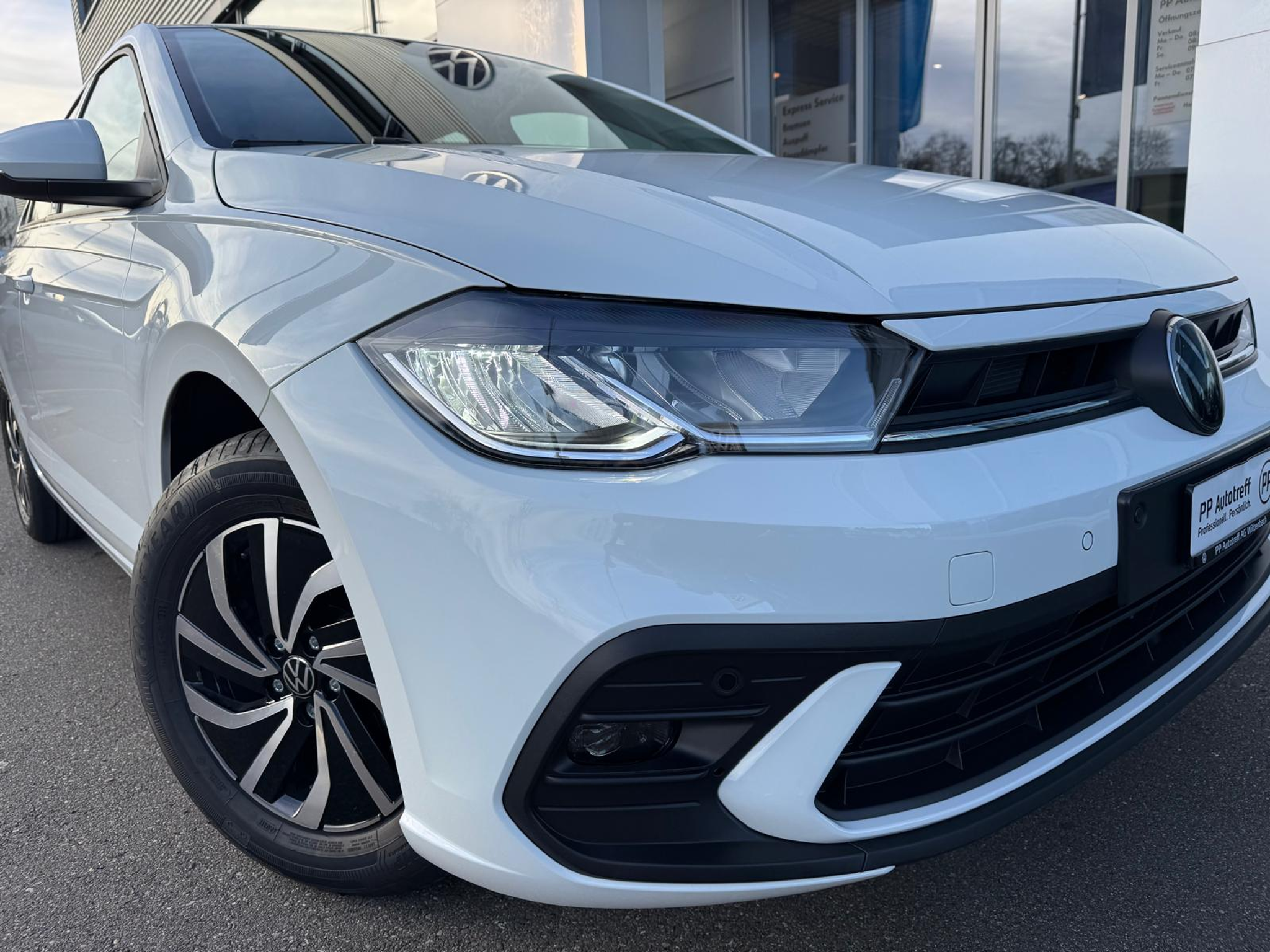 listing desktop thumbnail image 1