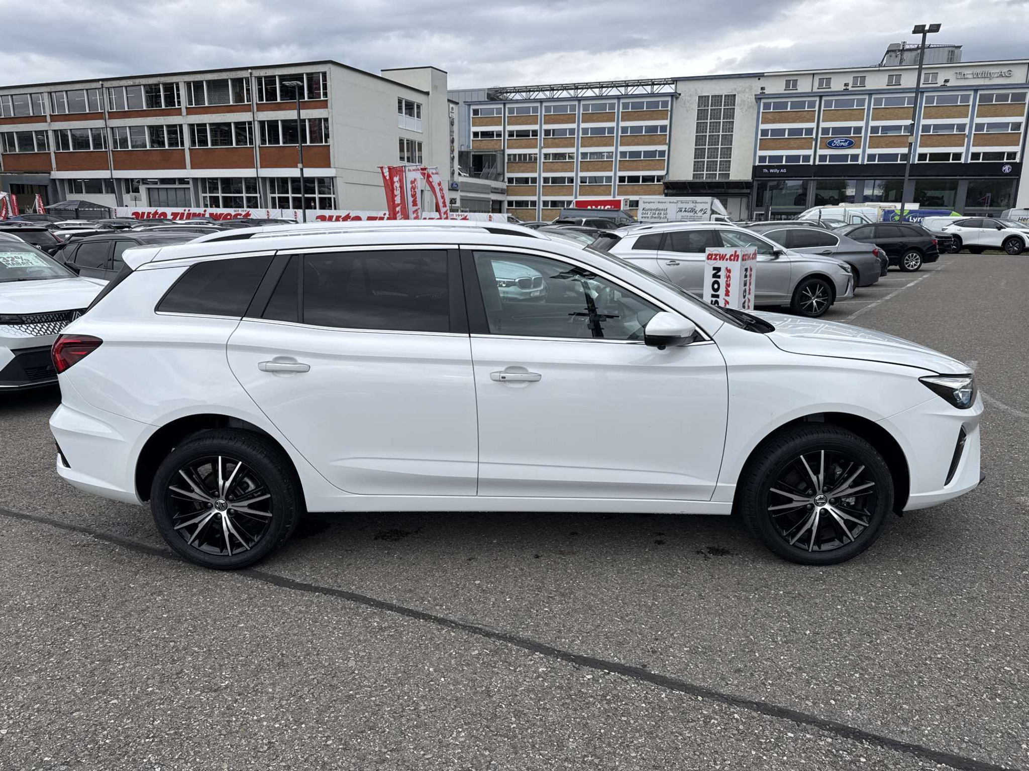 listing desktop thumbnail image 10