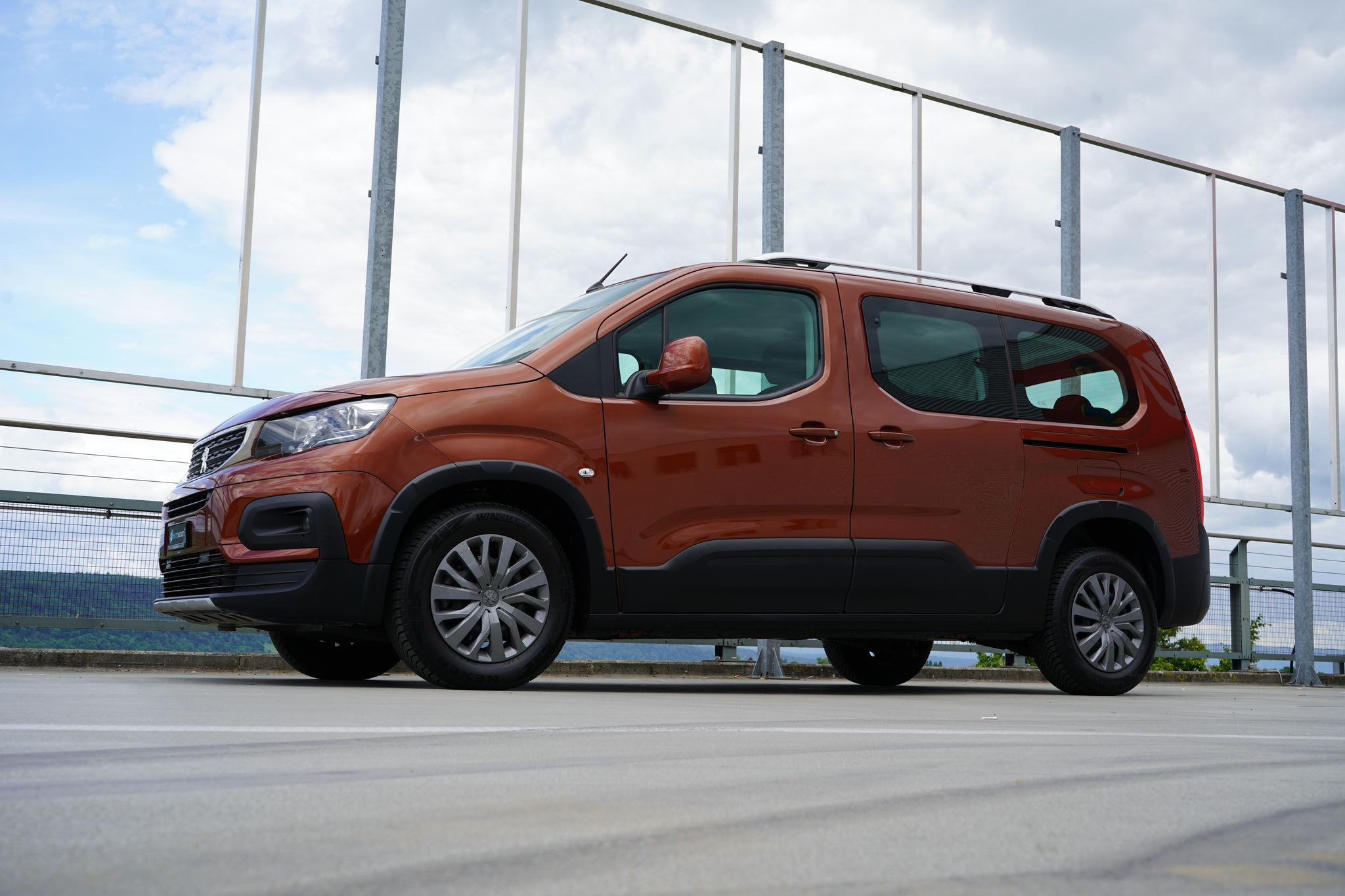 listing desktop thumbnail image 13