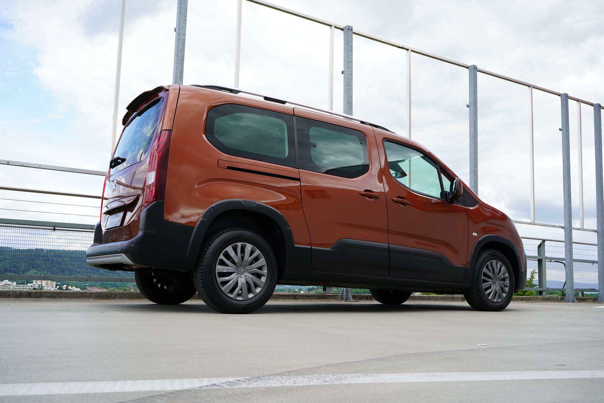 listing desktop thumbnail image 9