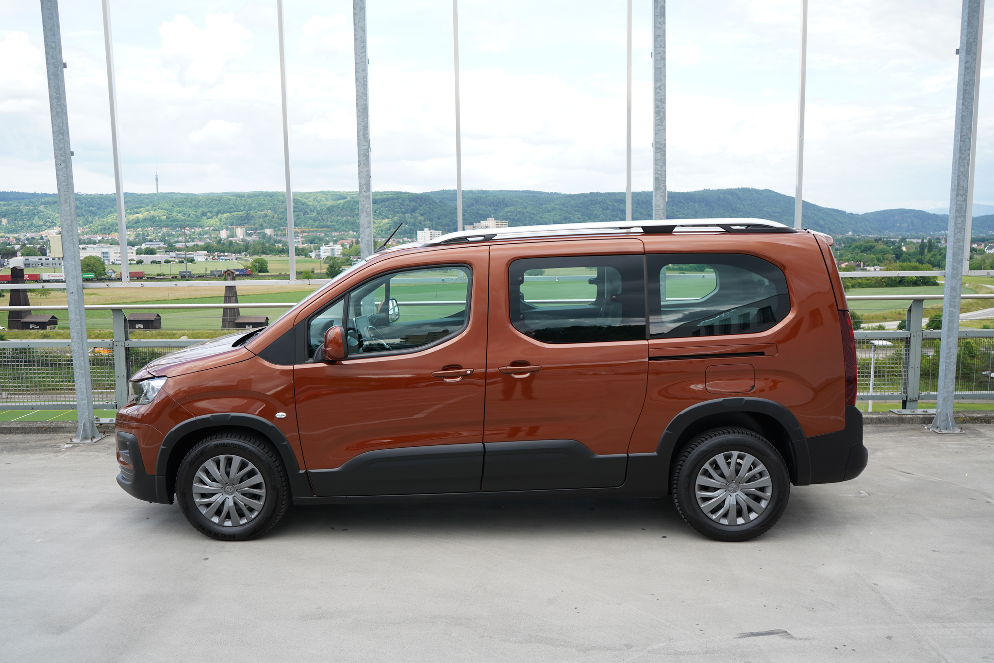 listing desktop thumbnail image 5