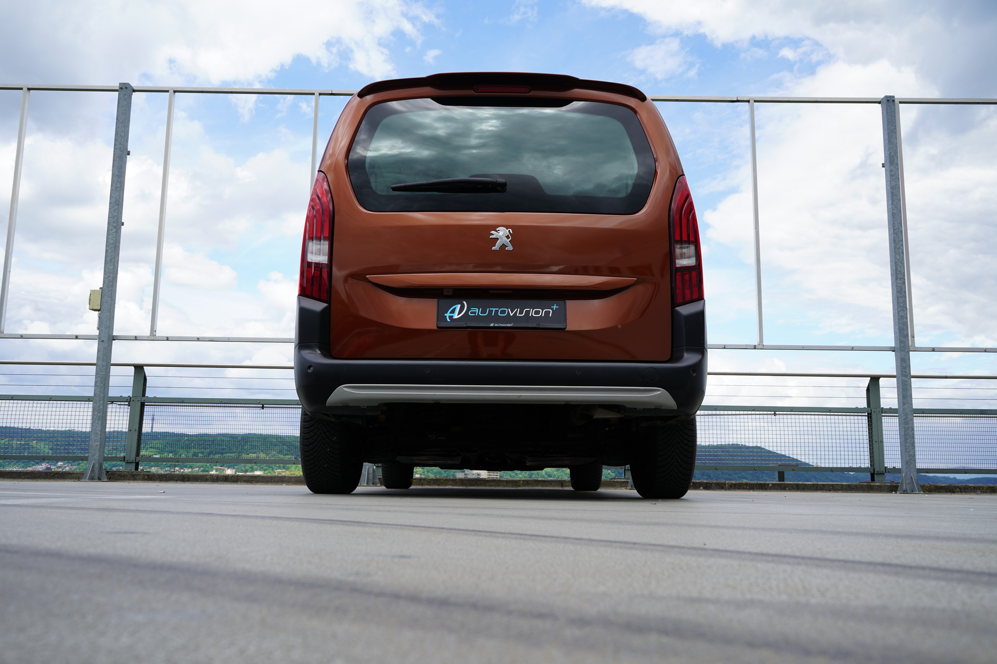 listing desktop thumbnail image 19