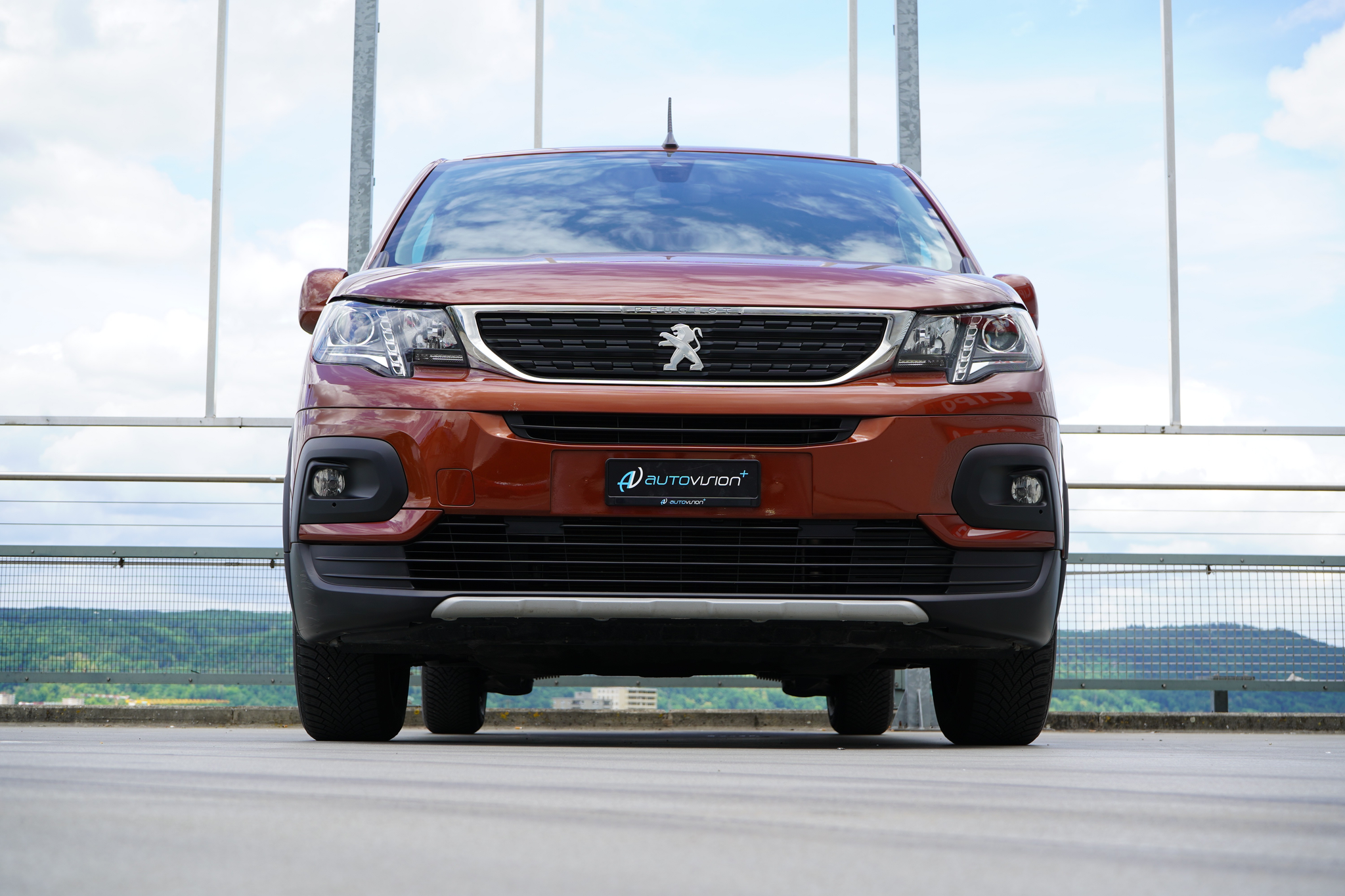 listing desktop thumbnail image 17