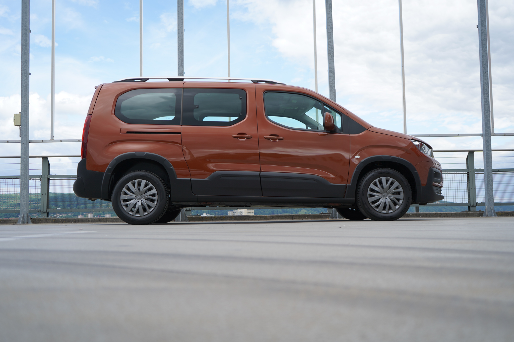 listing desktop thumbnail image 2