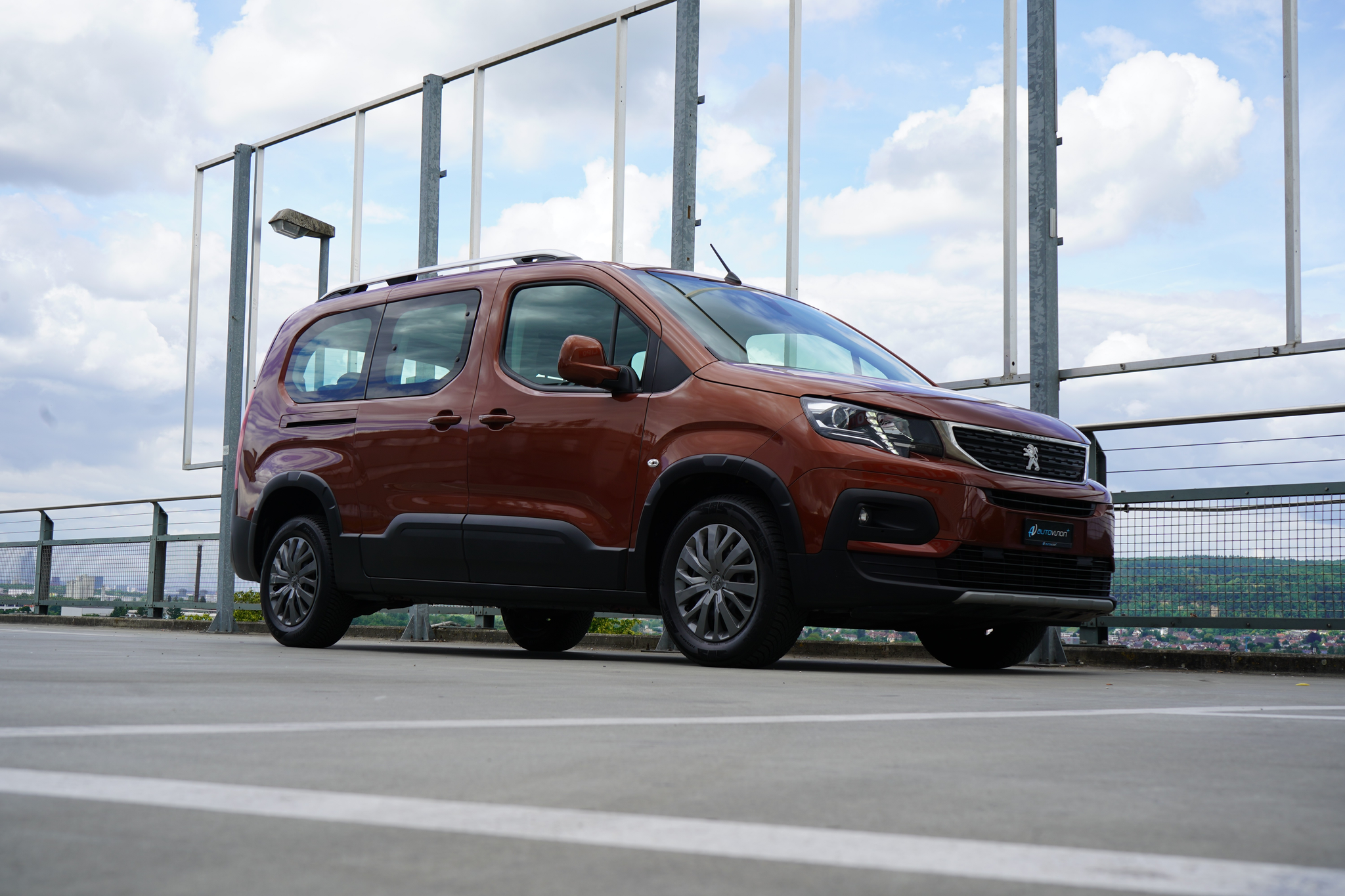 listing desktop thumbnail image 8