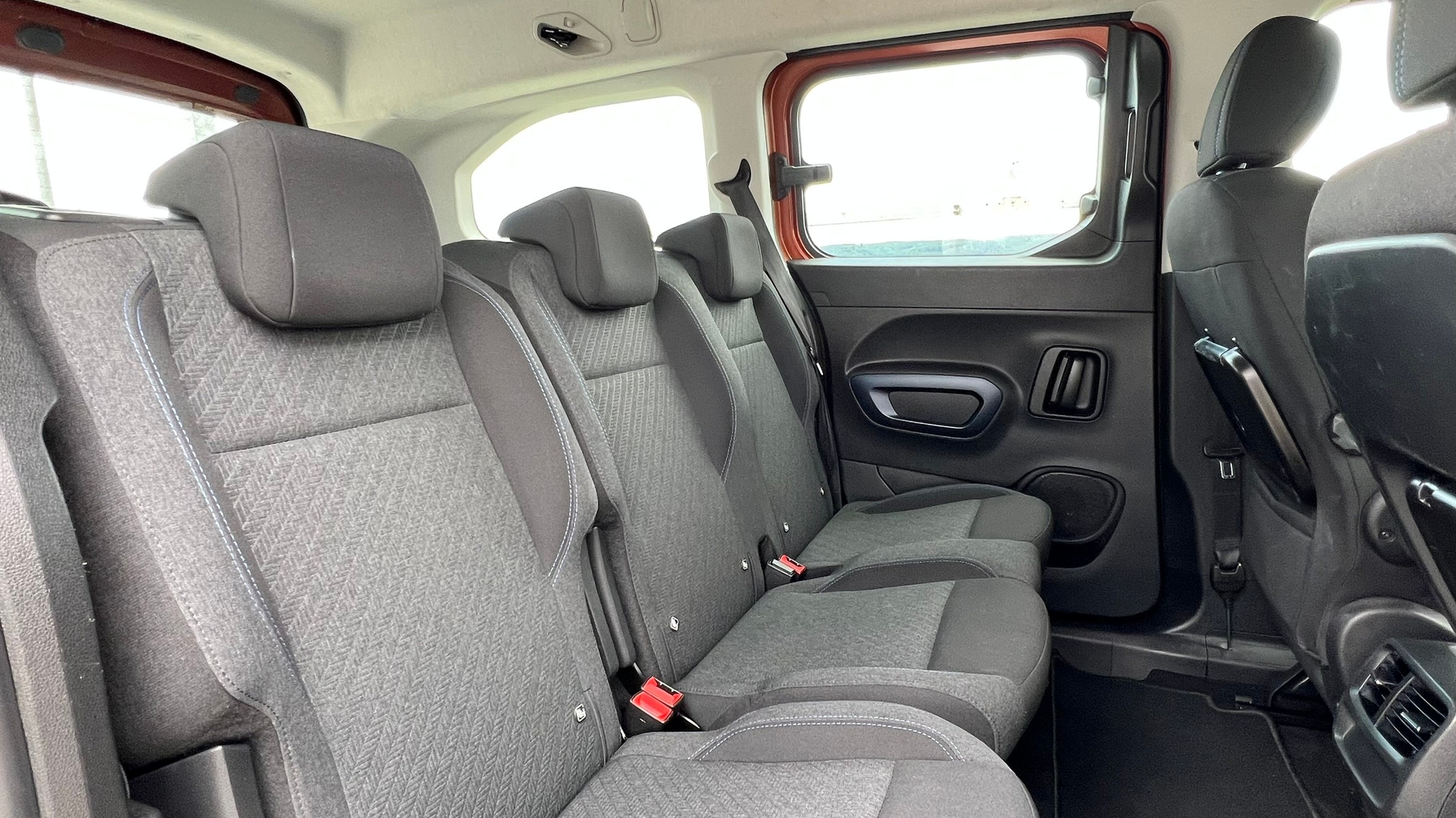 listing desktop thumbnail image 27