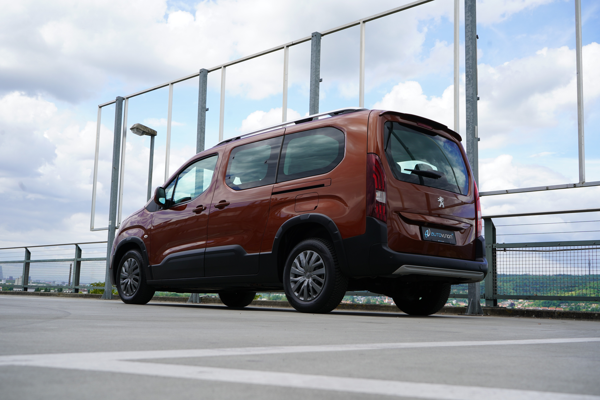 listing desktop thumbnail image 10