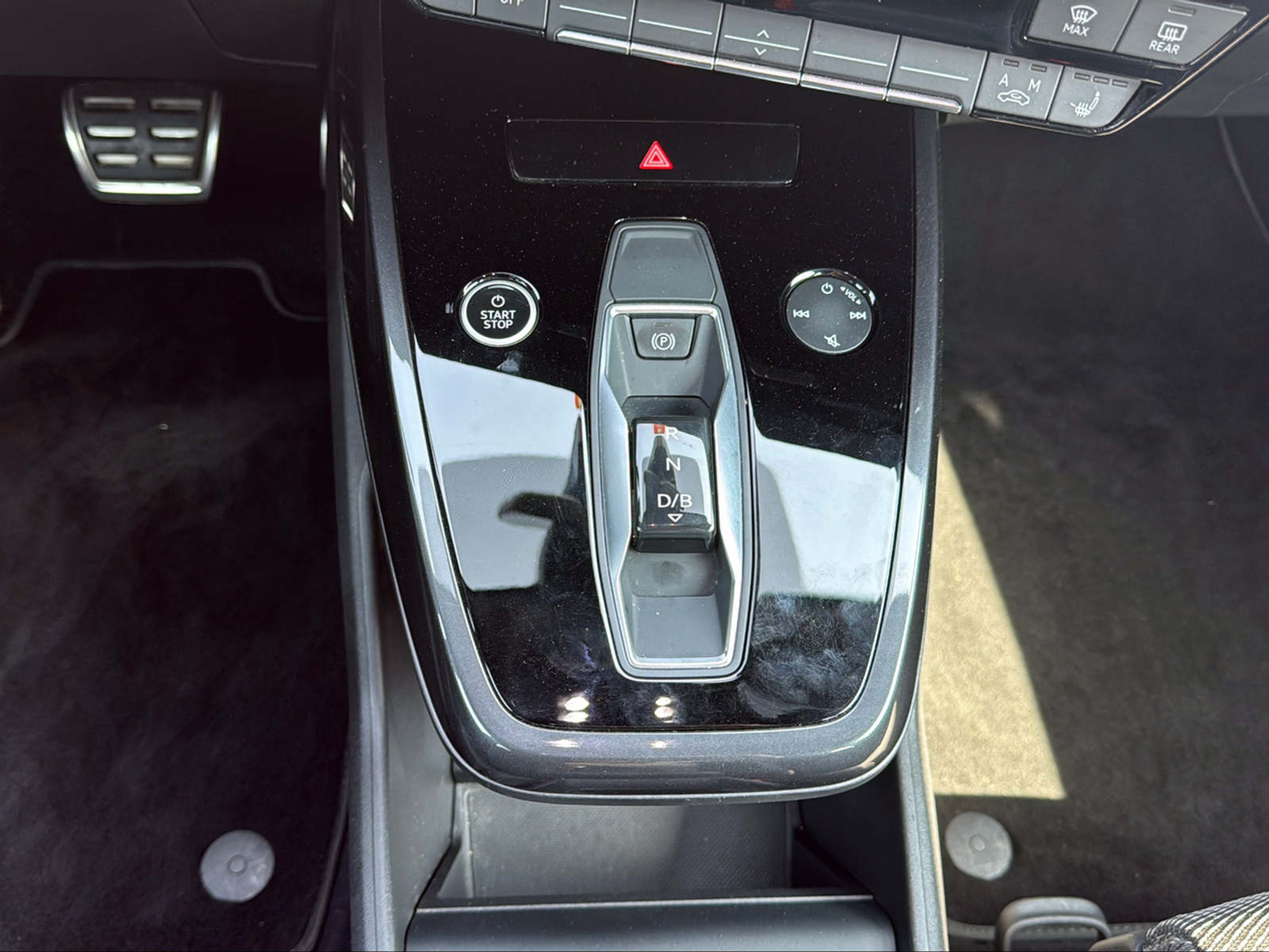 listing desktop thumbnail image 11