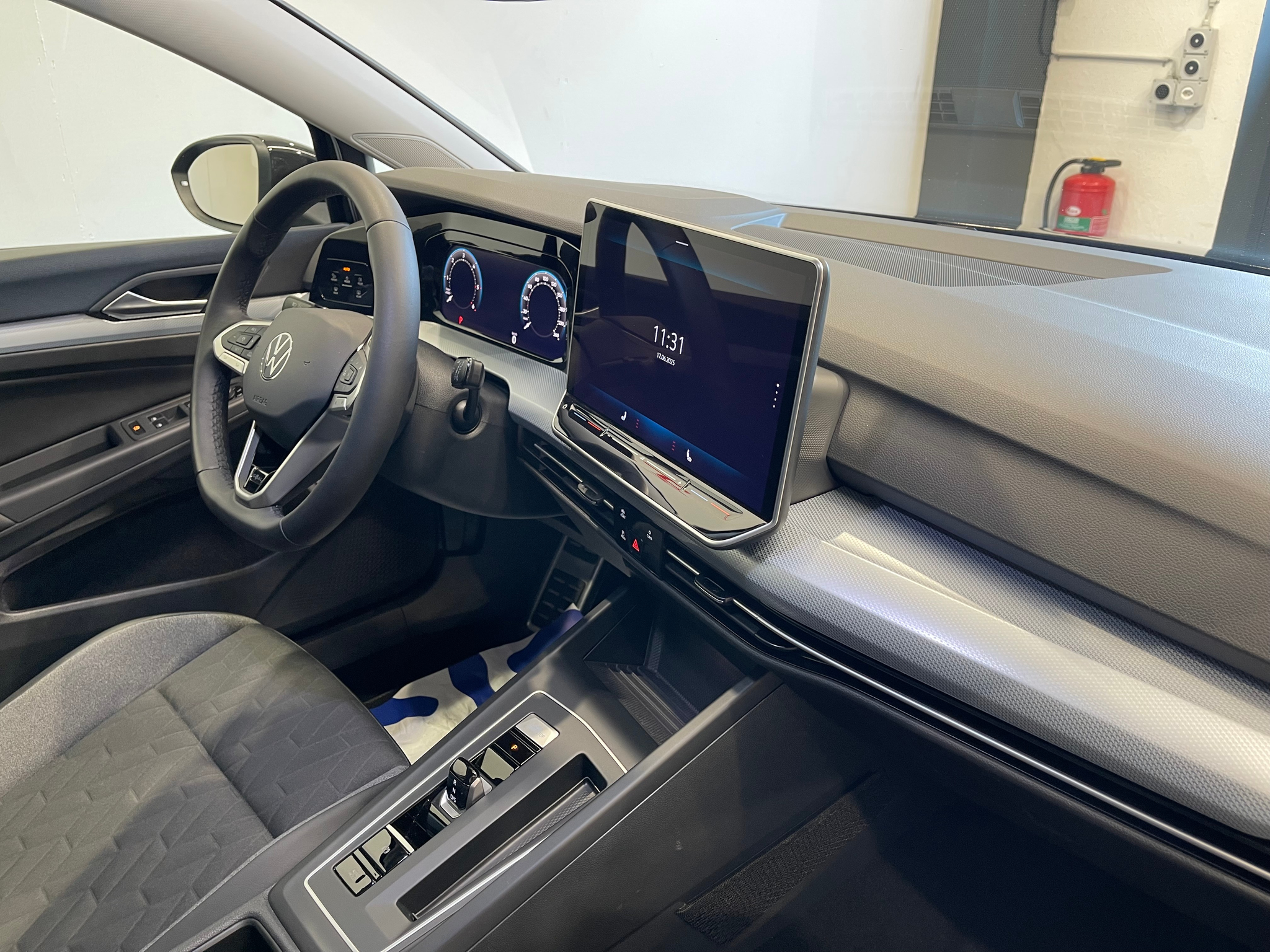 listing desktop thumbnail image 15