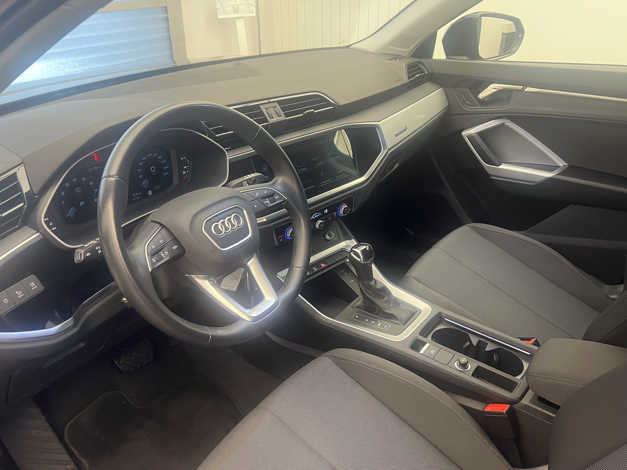 listing desktop thumbnail image 6