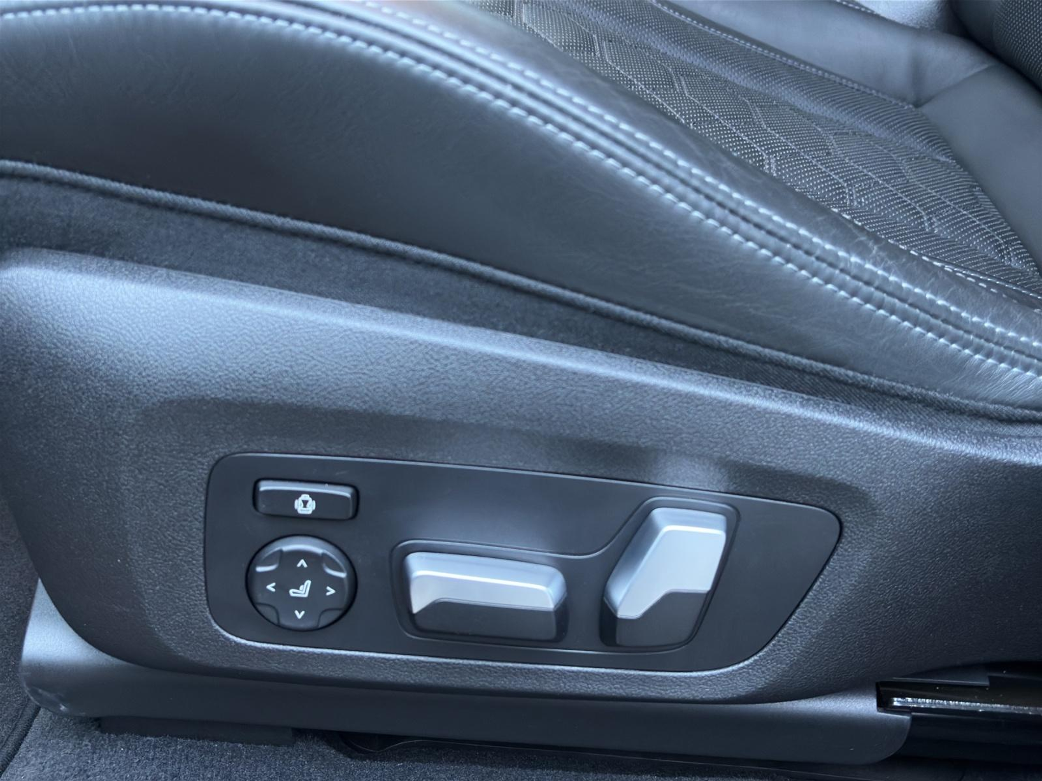 listing desktop thumbnail image 18