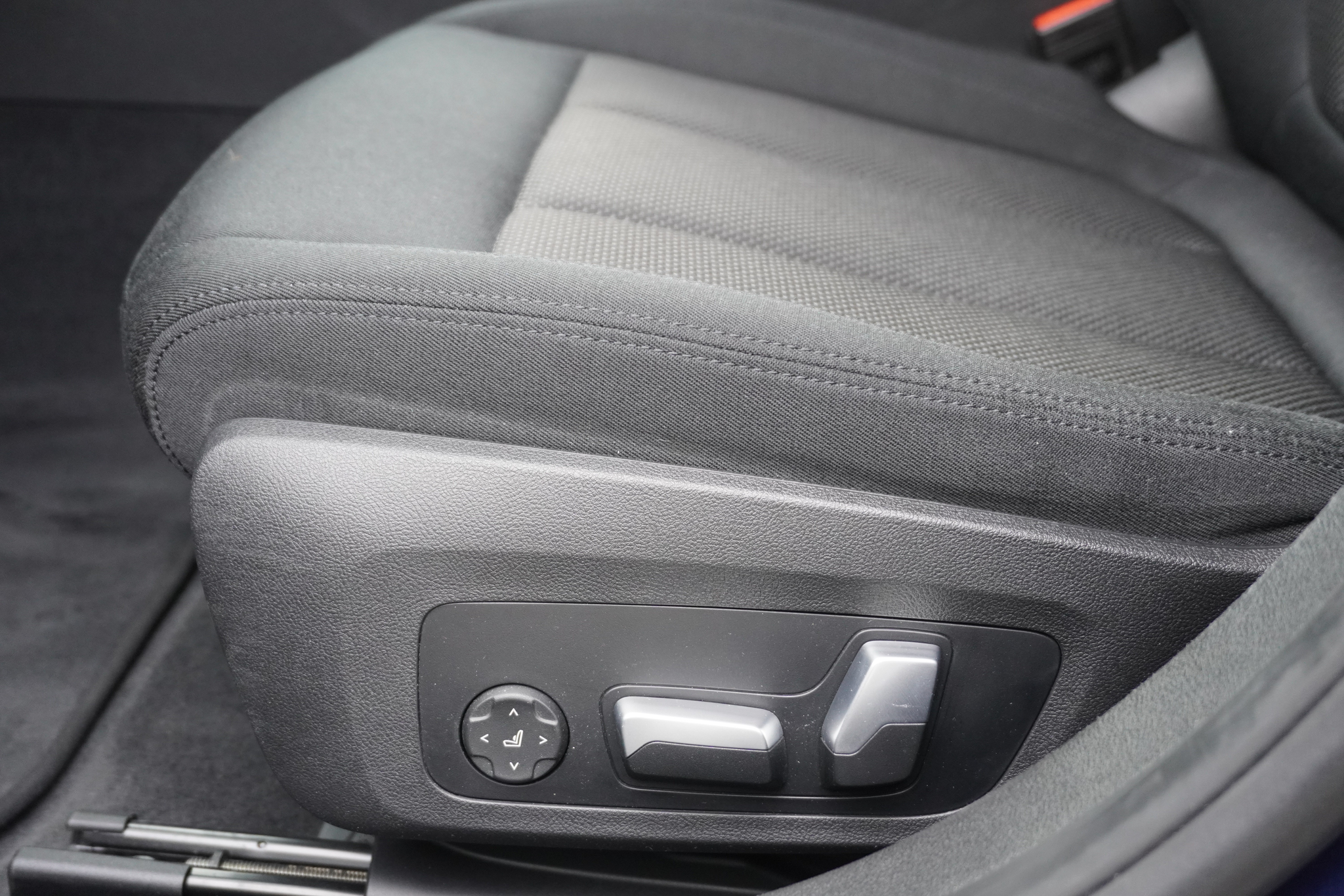 listing desktop thumbnail image 30