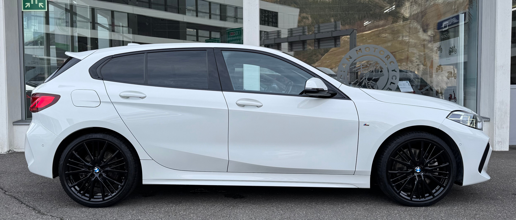 listing desktop thumbnail image 1