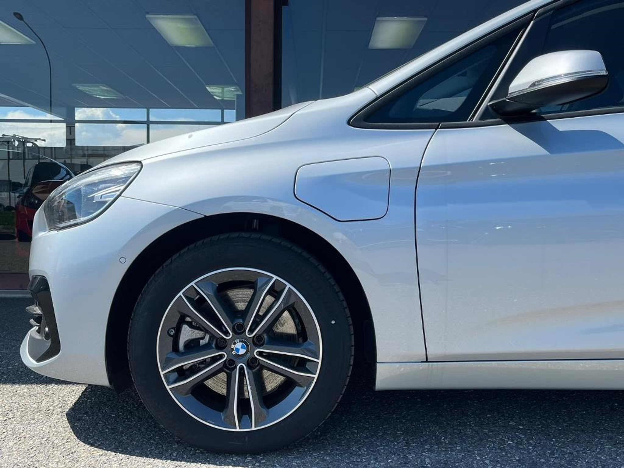 listing desktop thumbnail image 5