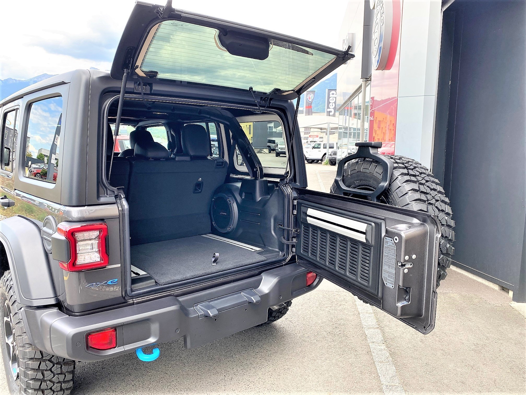 listing desktop thumbnail image 16