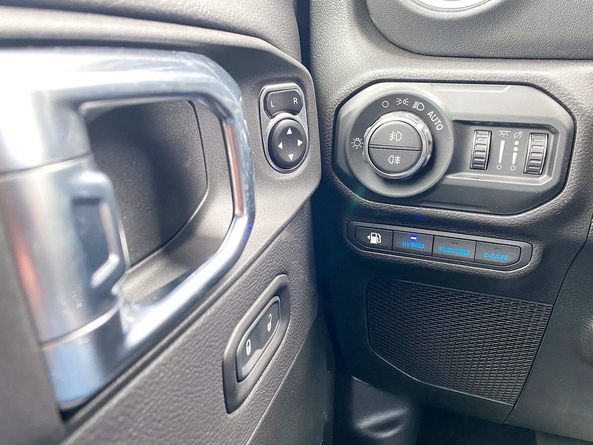 listing desktop thumbnail image 12