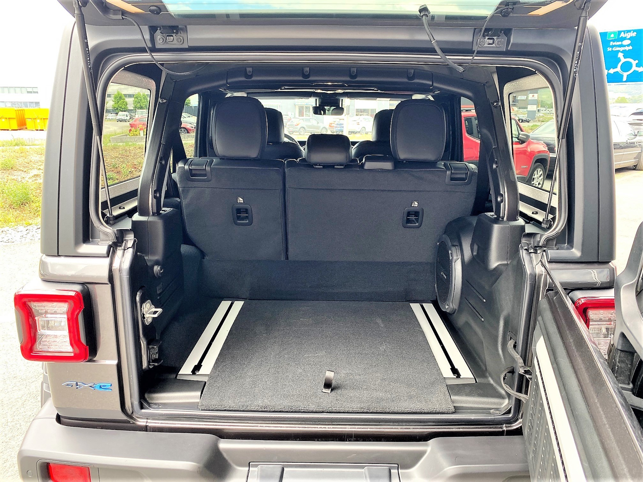 listing desktop thumbnail image 17