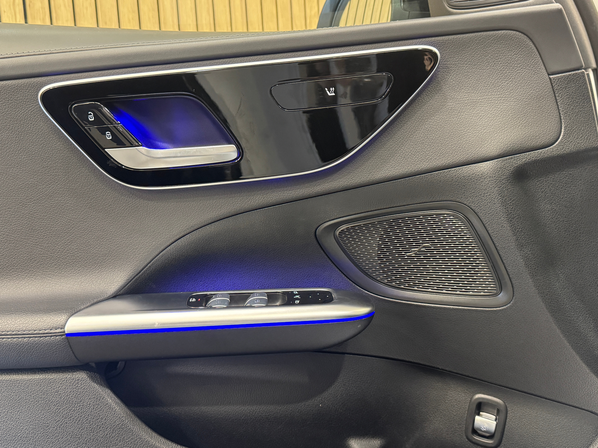 listing desktop thumbnail image 11