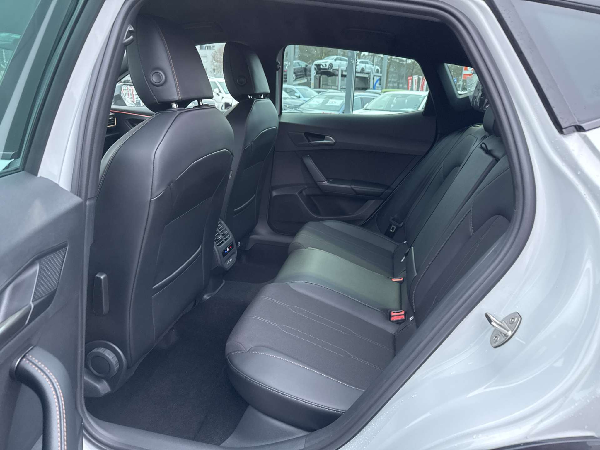 listing desktop thumbnail image 6