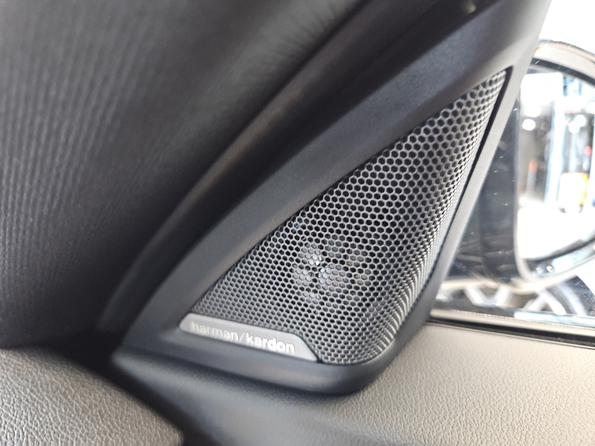 listing desktop thumbnail image 17