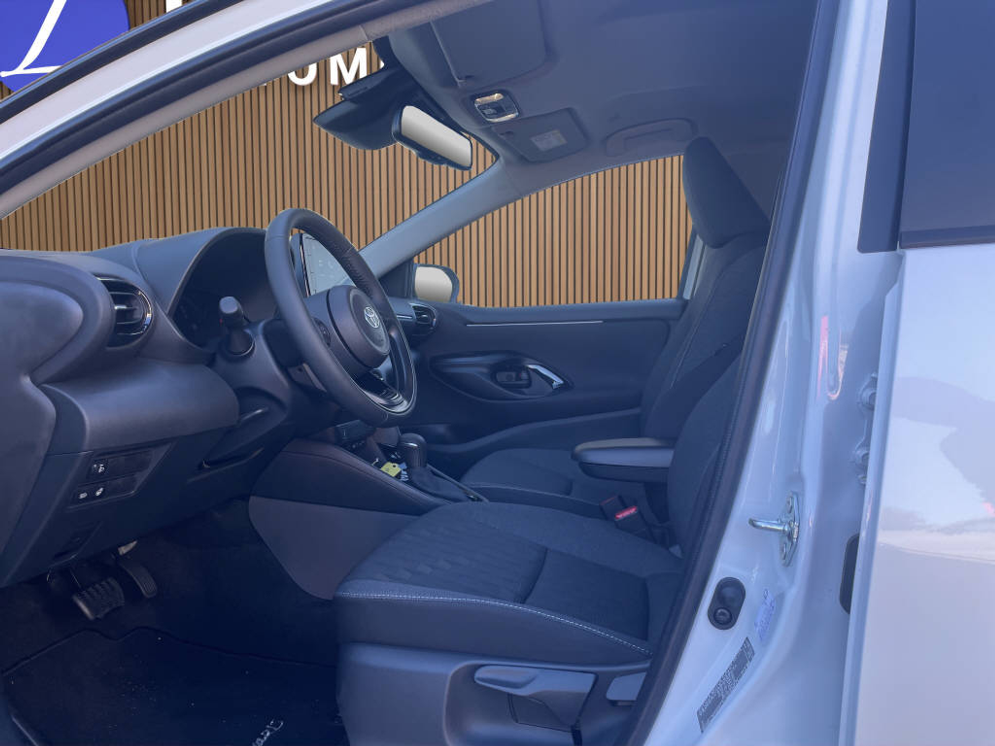 listing desktop thumbnail image 8