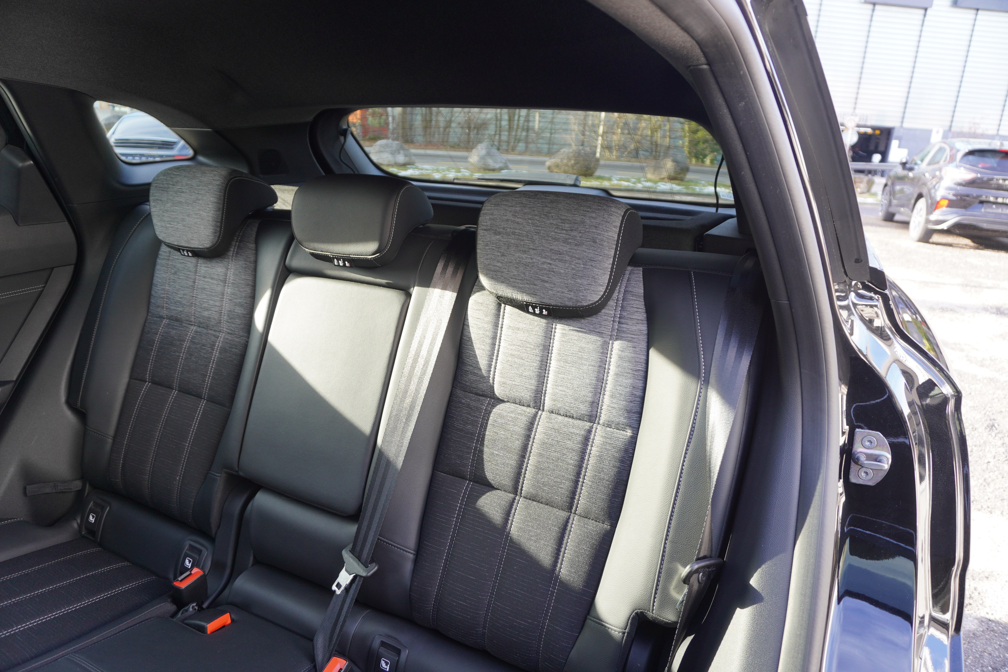 listing desktop thumbnail image 13