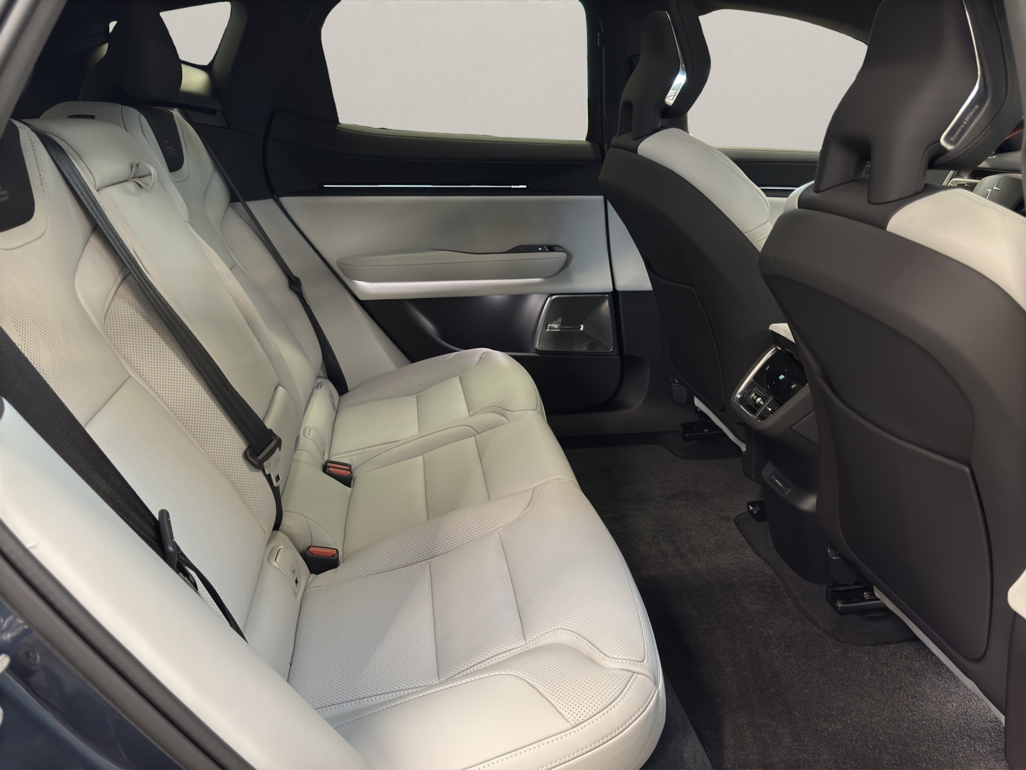 listing desktop thumbnail image 15