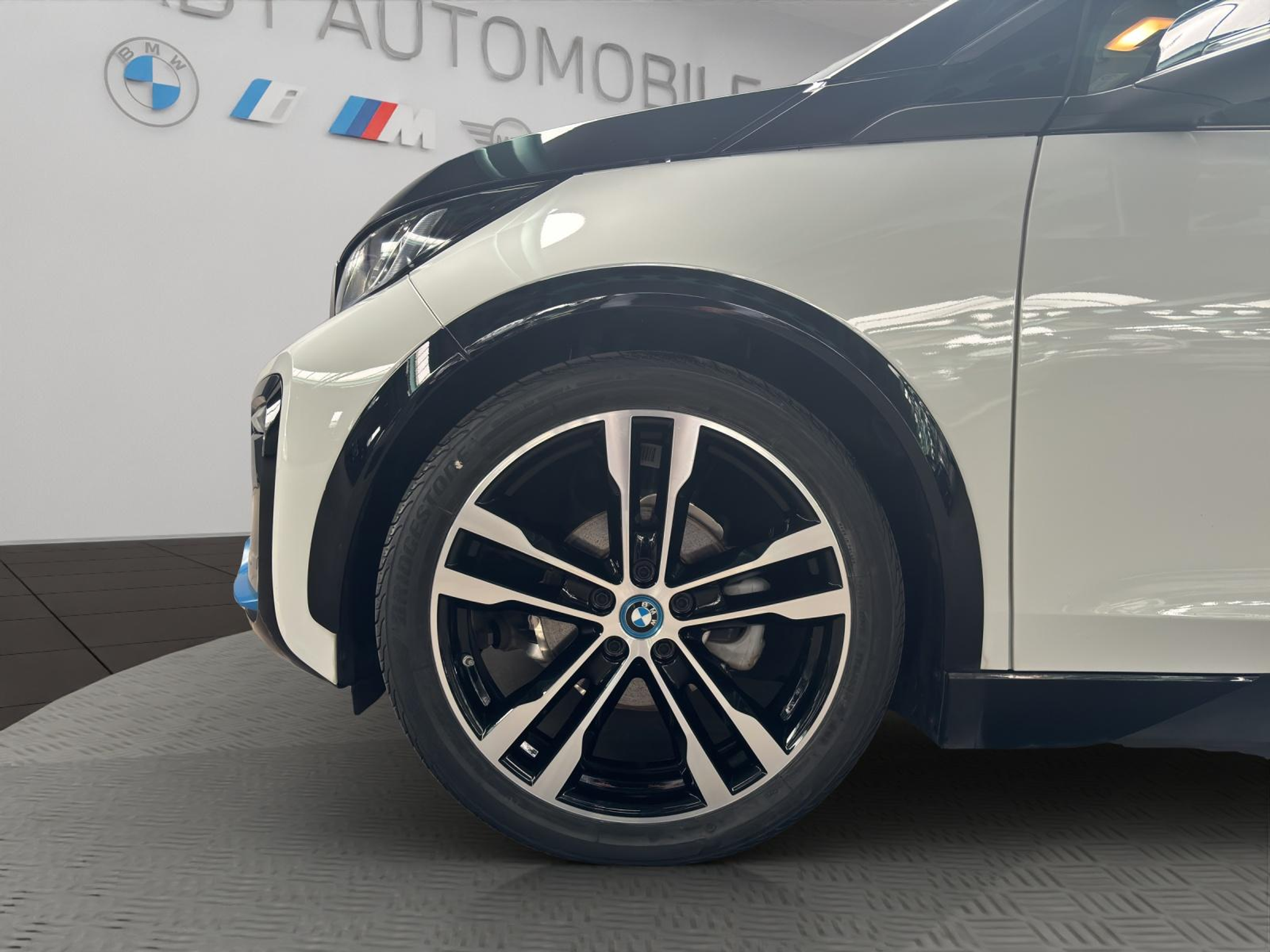 listing desktop thumbnail image 14