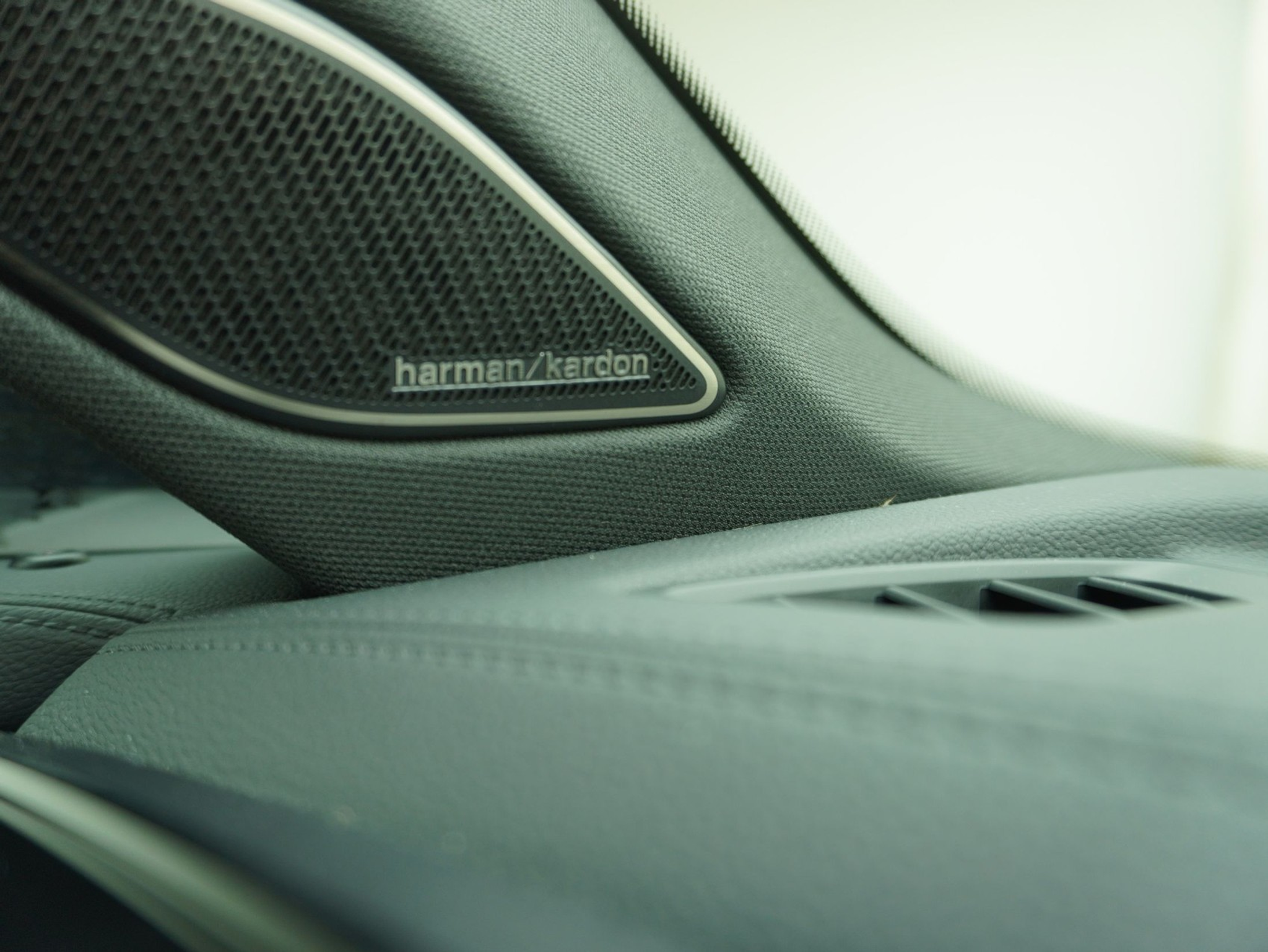 listing desktop thumbnail image 15