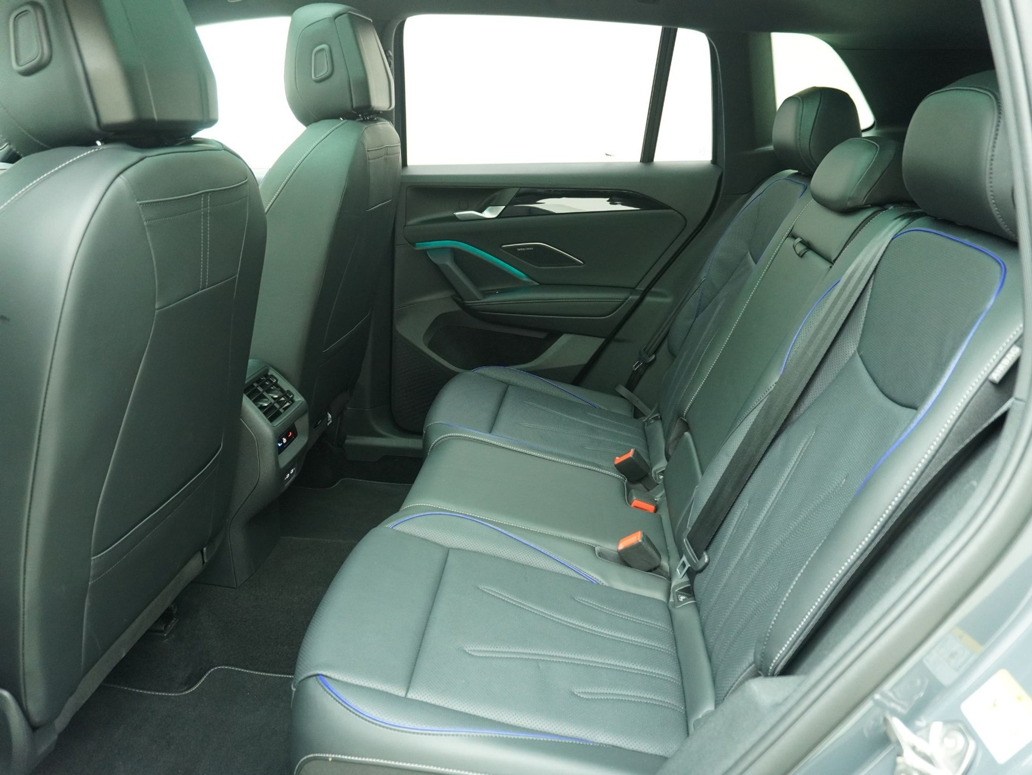 listing desktop thumbnail image 10