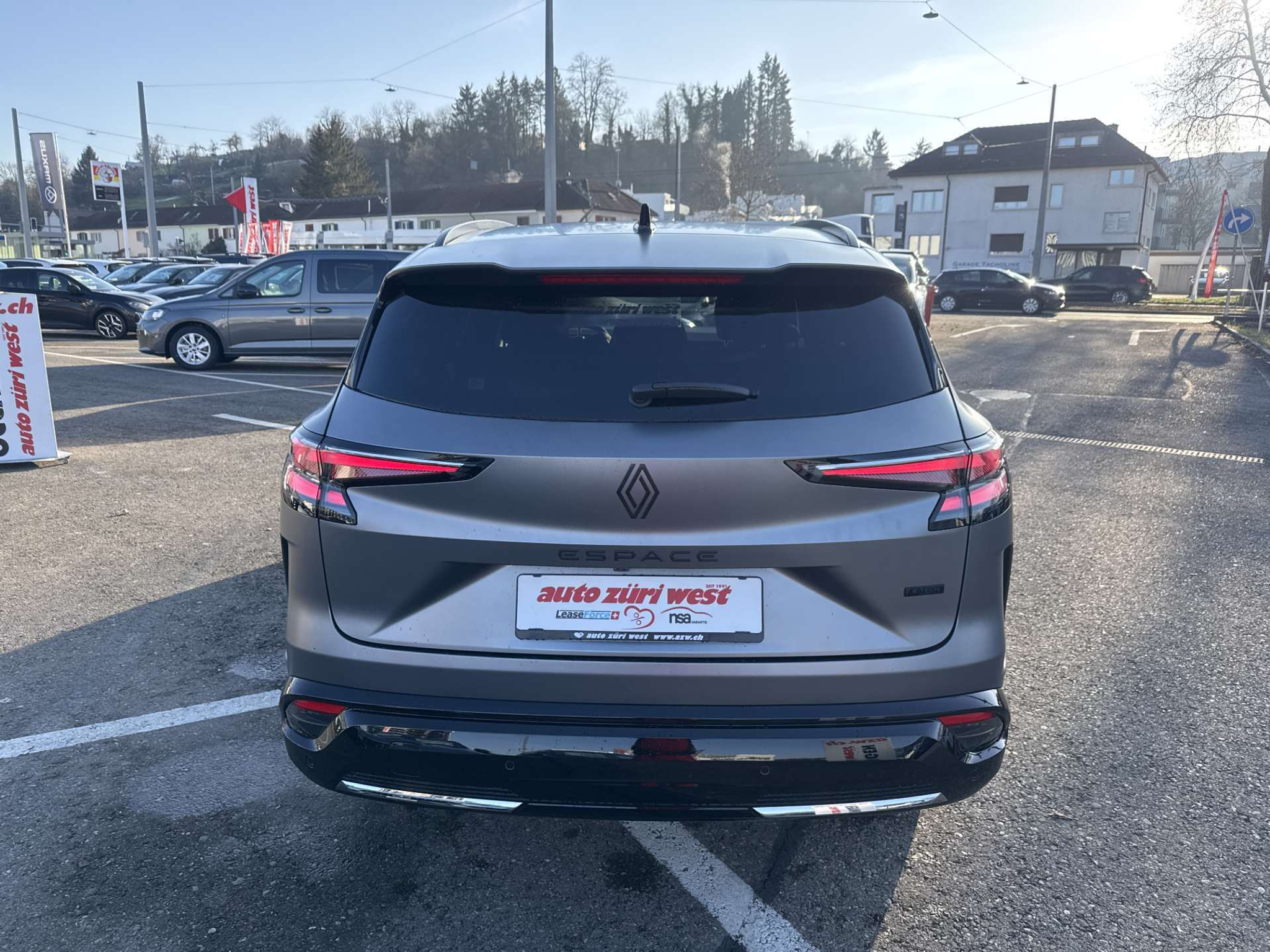 listing desktop thumbnail image 14