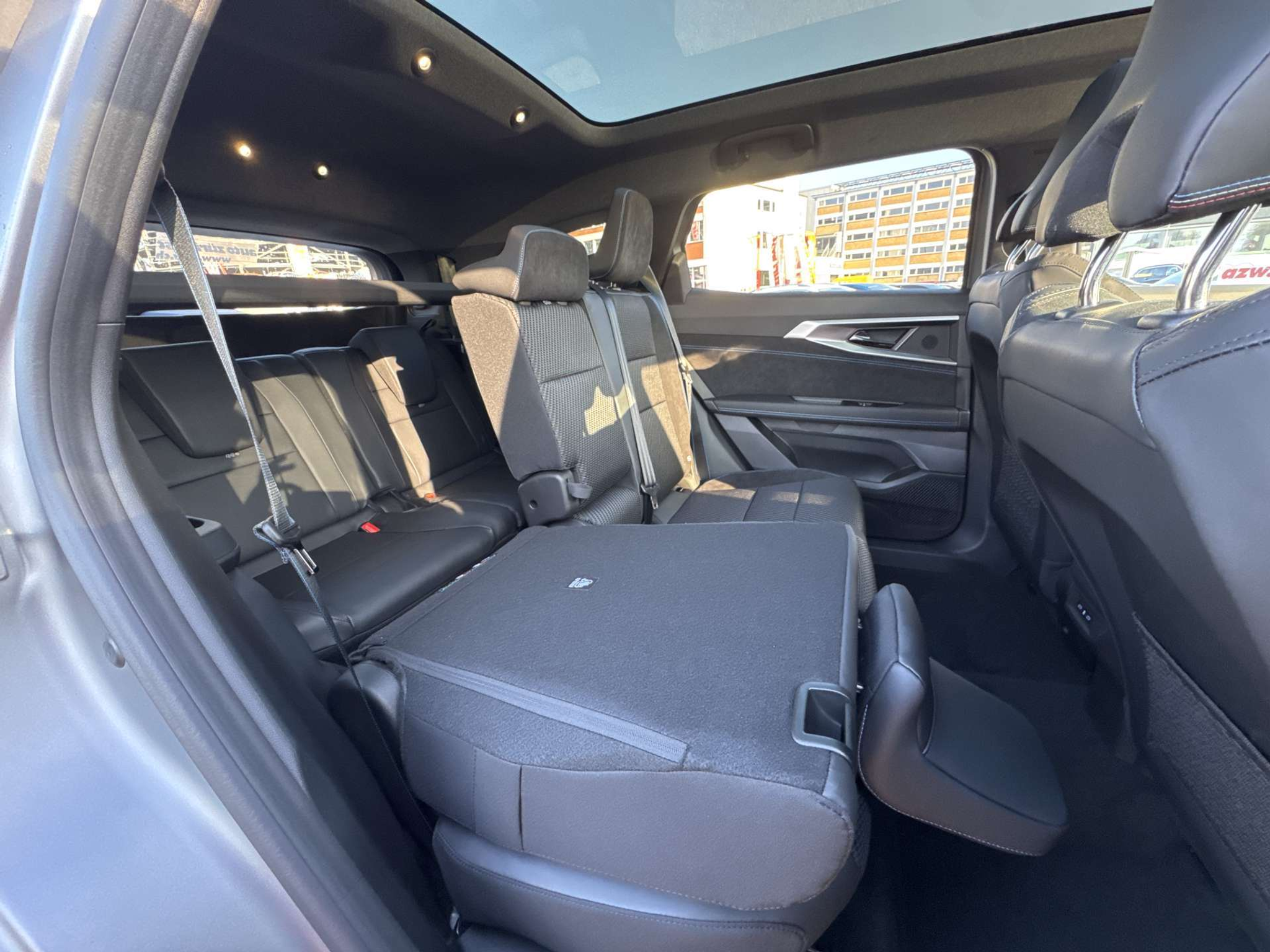 listing desktop thumbnail image 6