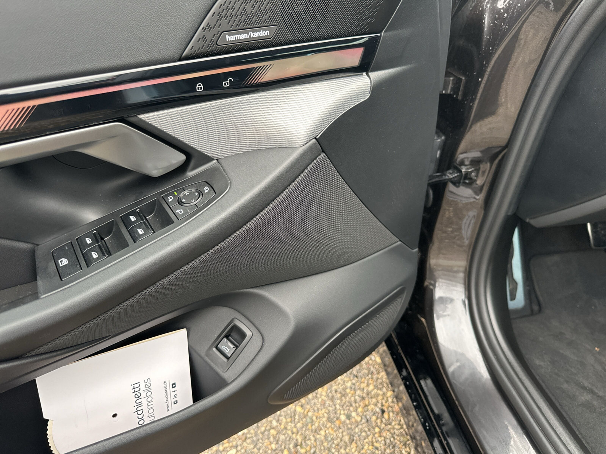 listing desktop thumbnail image 13