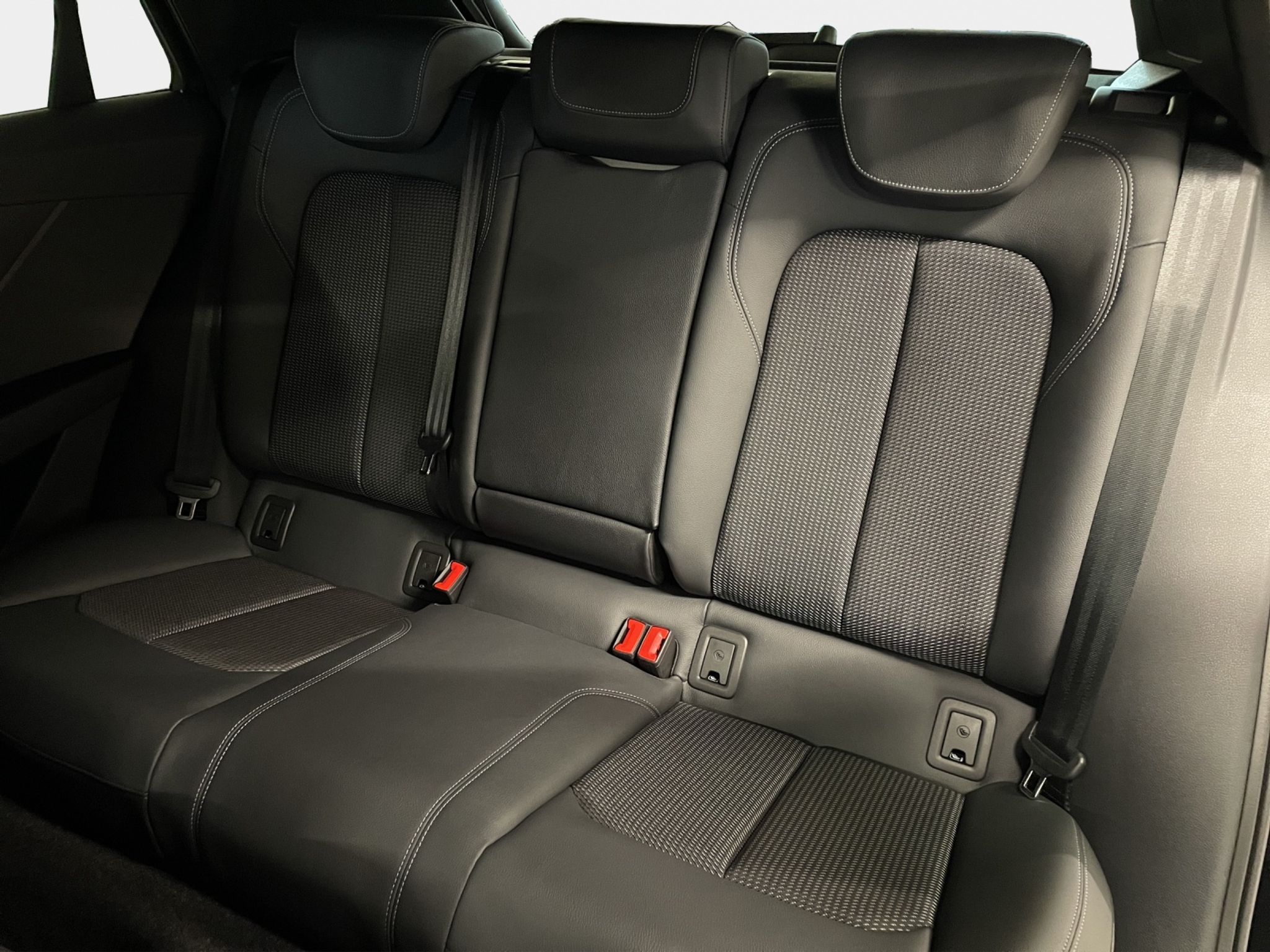 listing desktop thumbnail image 11