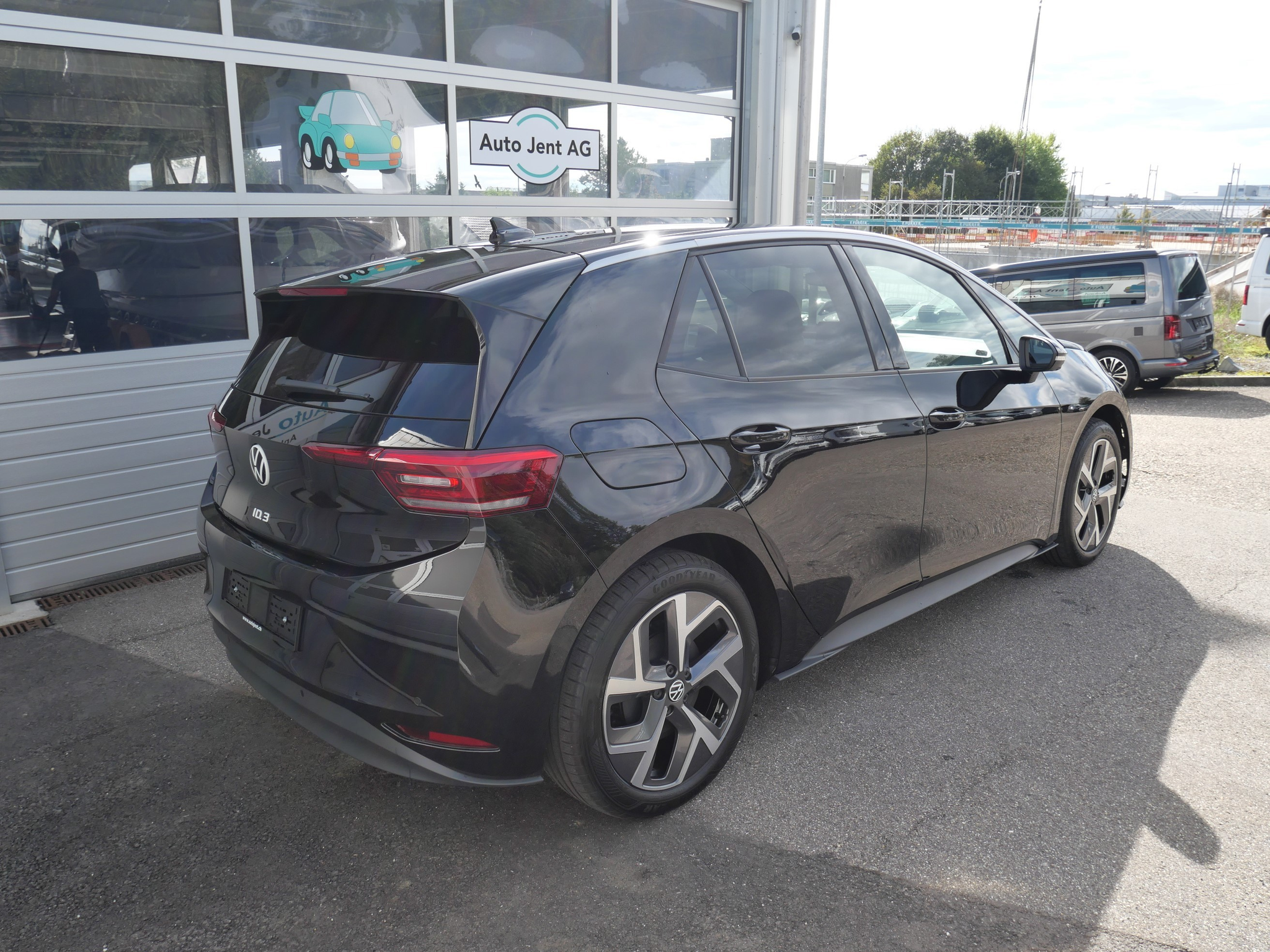 listing desktop thumbnail image 2