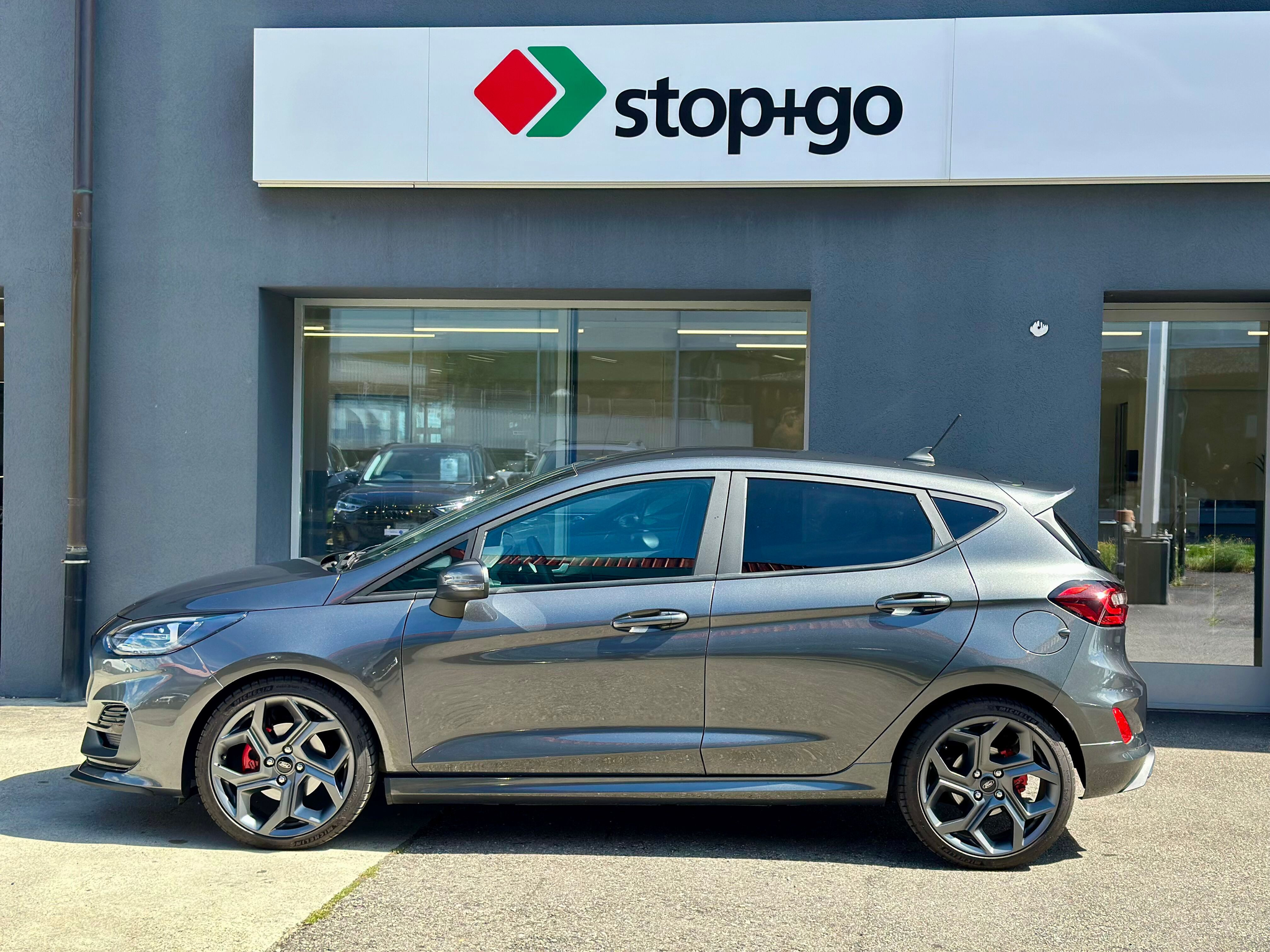 listing desktop thumbnail image 2