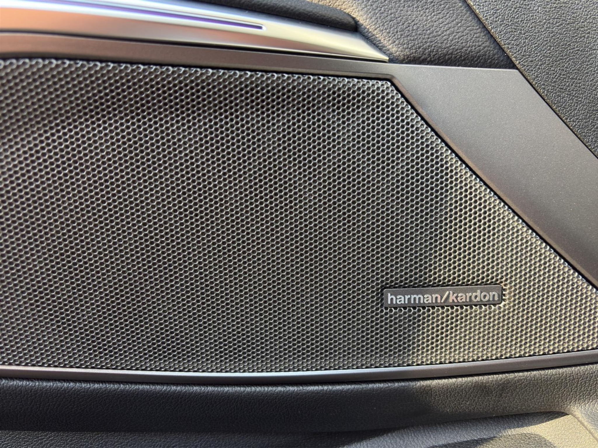 listing desktop thumbnail image 16