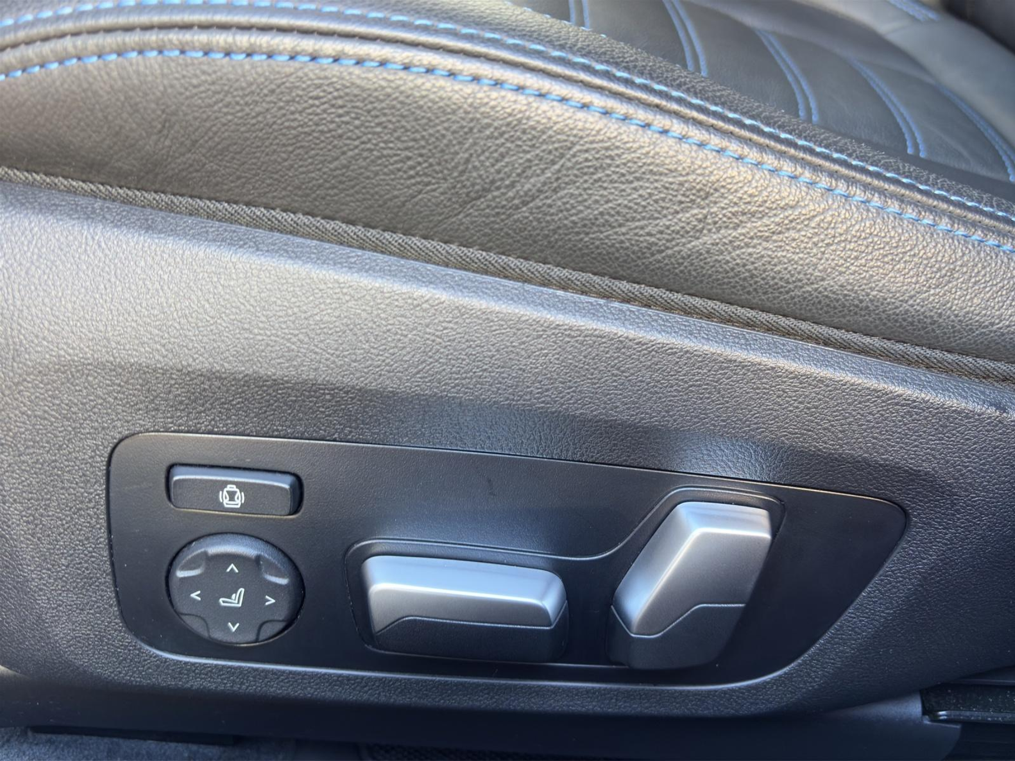 listing desktop thumbnail image 17