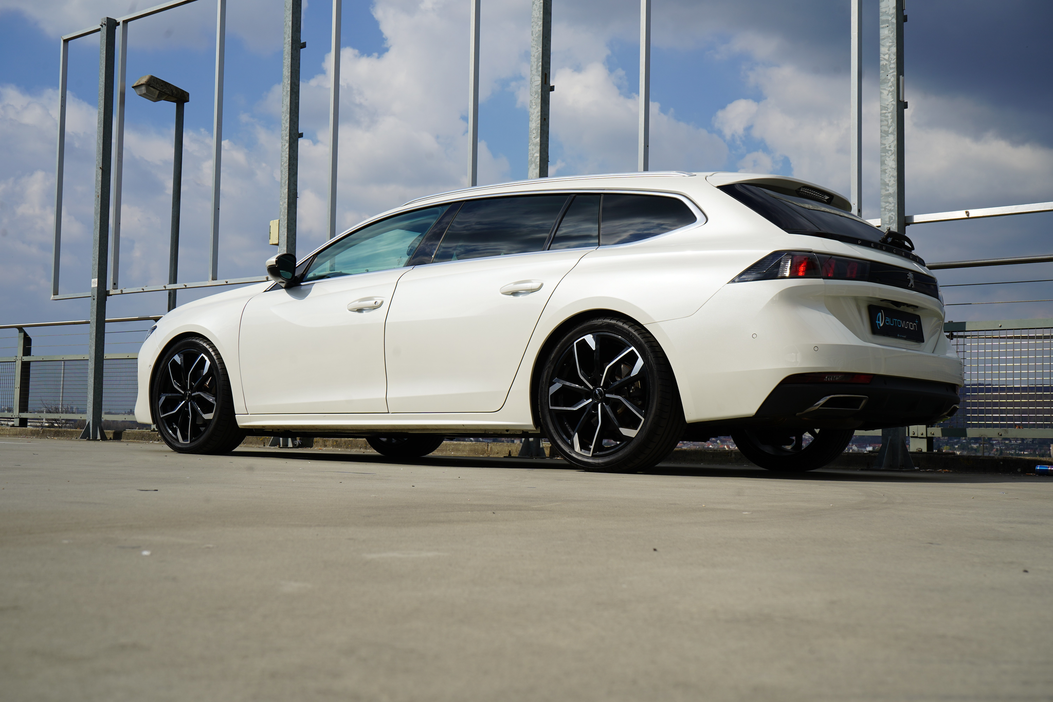 listing desktop thumbnail image 7