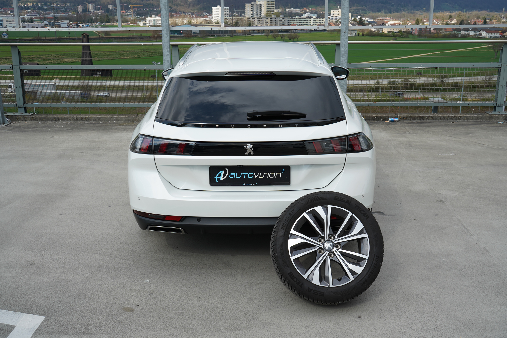 listing desktop thumbnail image 18