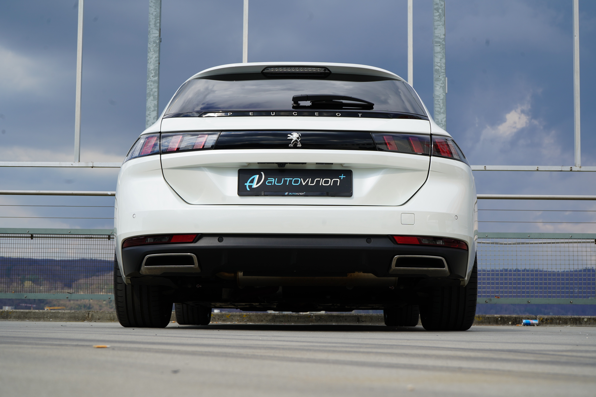 listing desktop thumbnail image 15