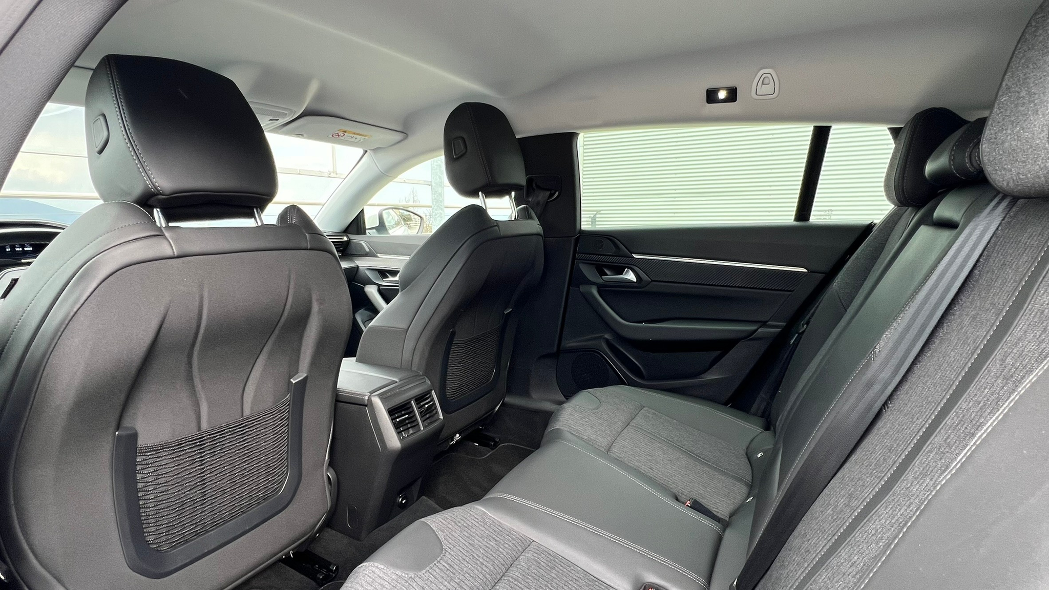 listing desktop thumbnail image 27