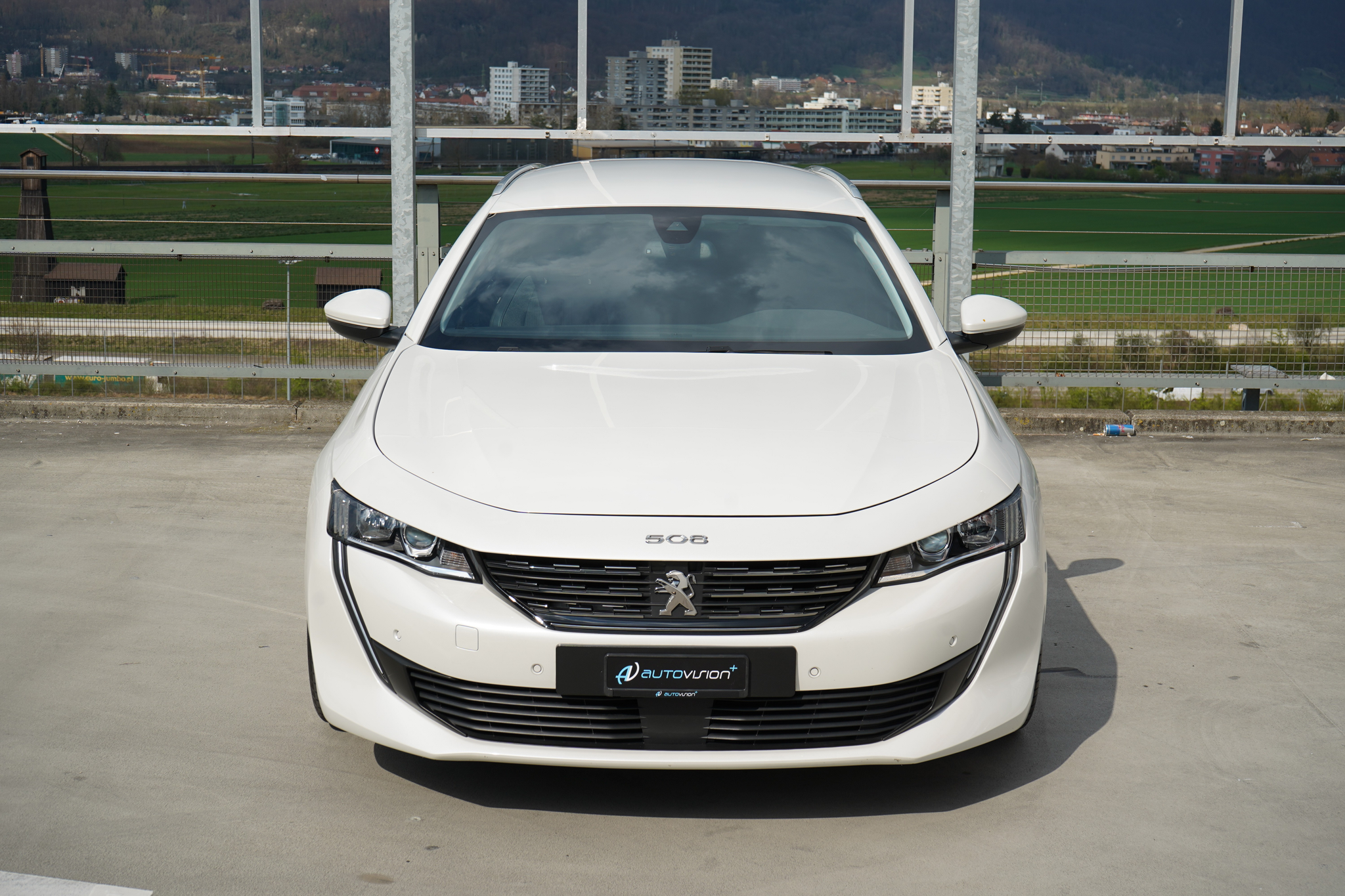 listing desktop thumbnail image 12