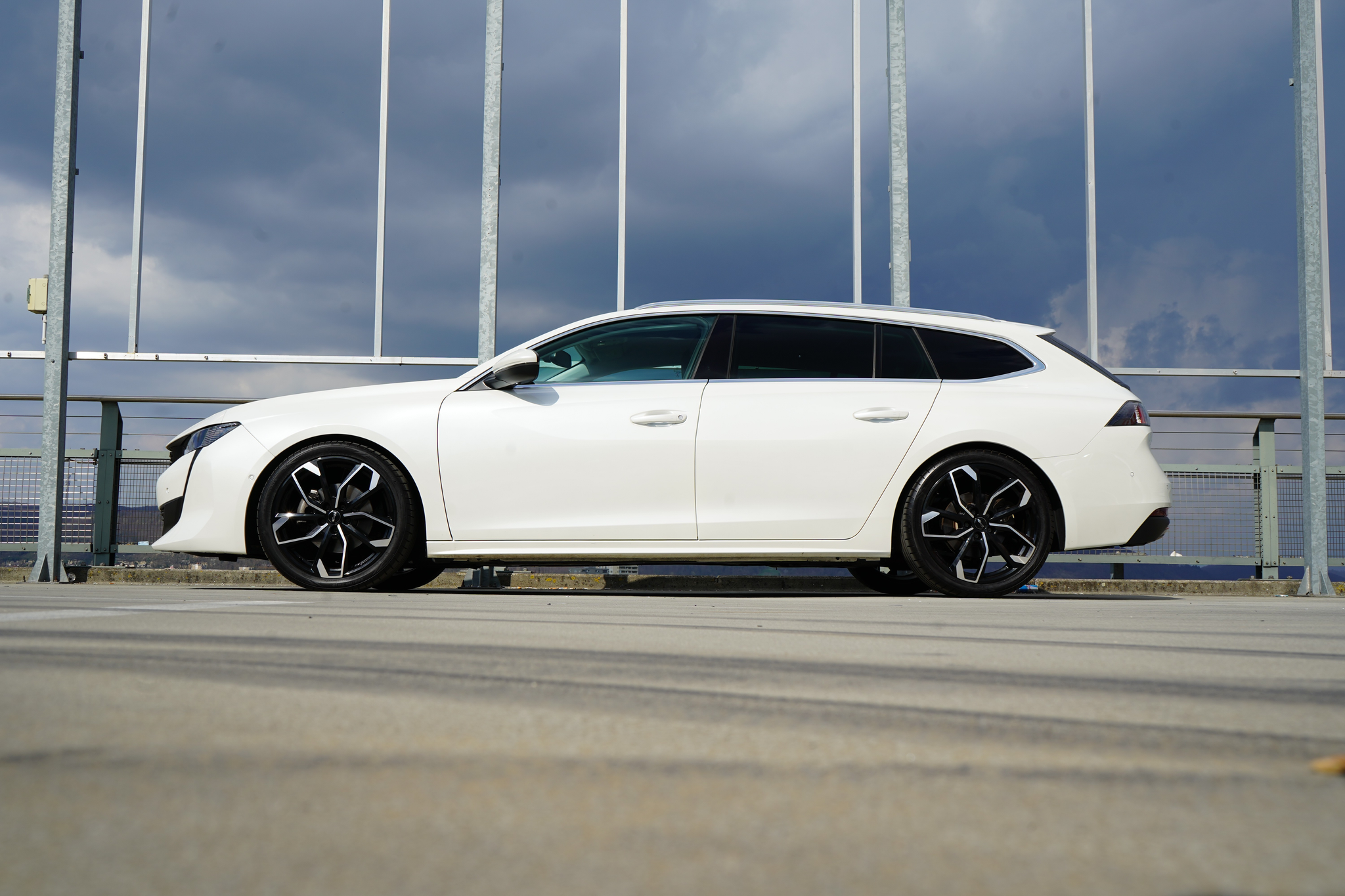 listing desktop thumbnail image 3