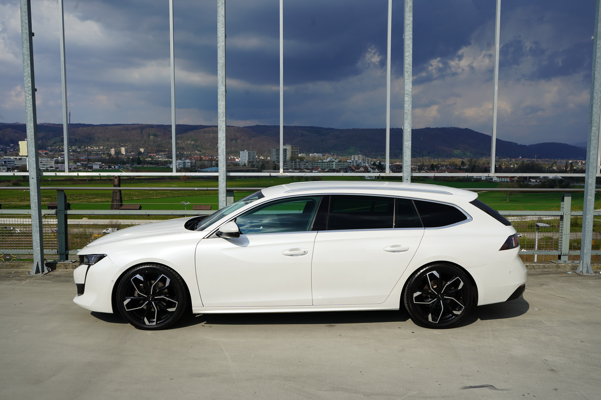 listing desktop thumbnail image 5