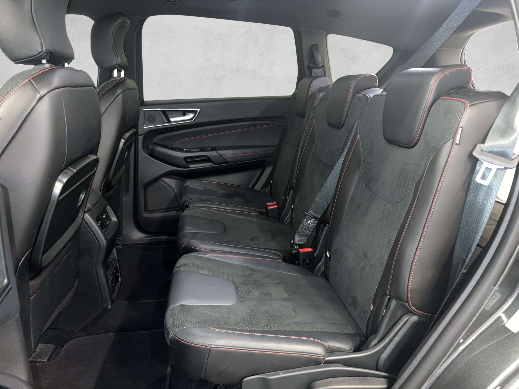 listing desktop thumbnail image 9