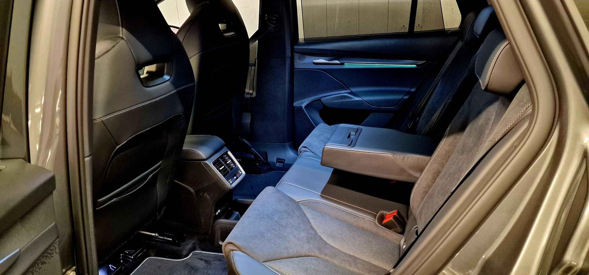 listing desktop thumbnail image 17