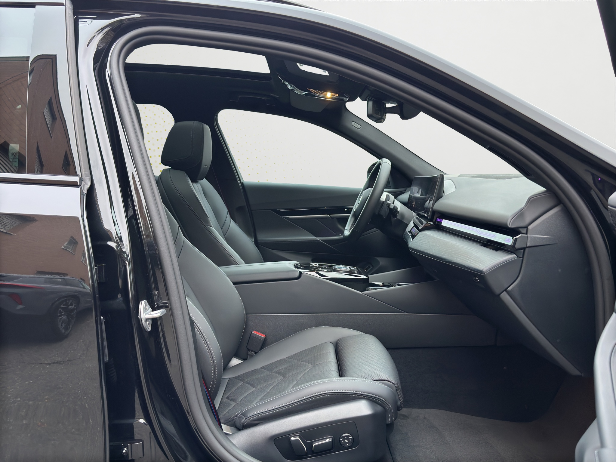 listing desktop thumbnail image 12